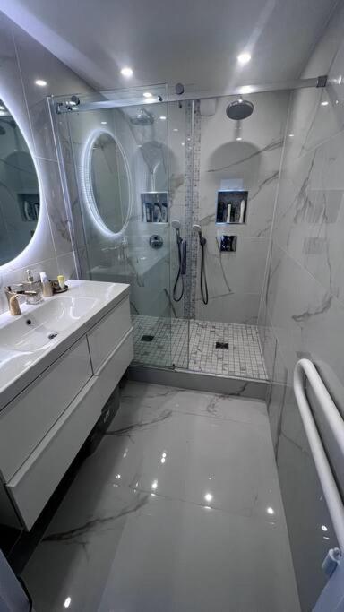Nice Apartment With Amazing View Of Paris + Parking ภายนอก รูปภาพ