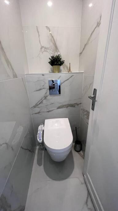 Nice Apartment With Amazing View Of Paris + Parking ภายนอก รูปภาพ